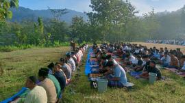 Pelaksanaan Sholat Iduladha di Lapangan Kalurahan Mertelu